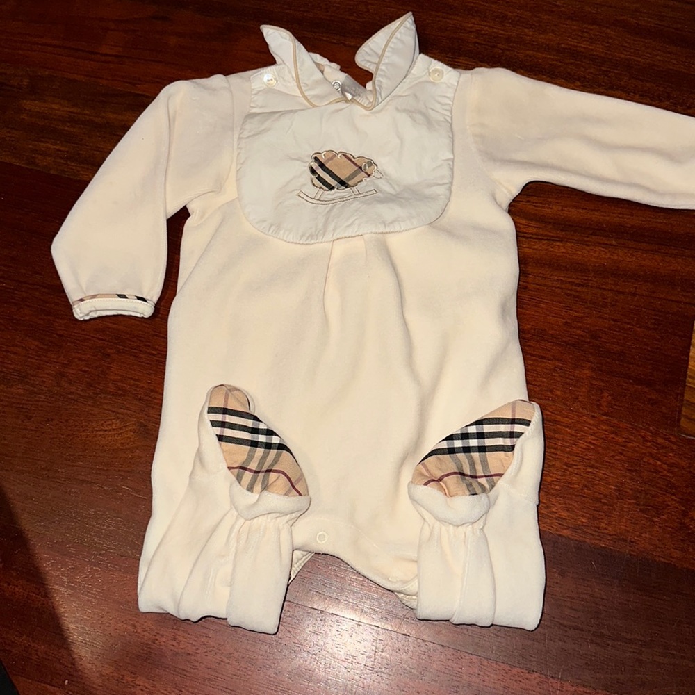 Burberry outfit